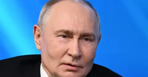 Putin: Rusya, küresel pazardaki kilit aktörlerden biri olmaya devam ediyor