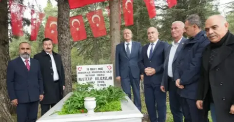 Çanakkale'de Fransız denizaltısını durduran Bursalı kahraman unutulmadı! 111 yıl sonra kabri başında anıldı