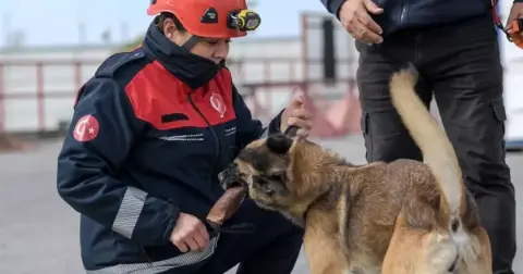 İzmir depreminde oğlunu kaybeden anne itfaiyeci oldu