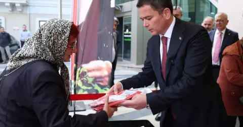 Osmangazi'de 29 Ekim'e Özel Bayrak Değişim ve Bilinçlendirme Projesi