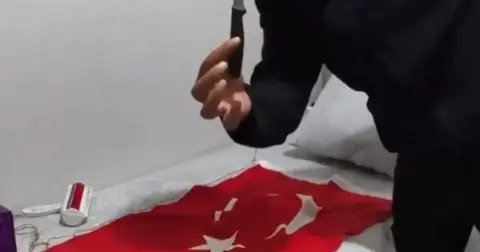 Atatürk ve Türk bayrağına hakaret eden öğretmen gözaltına alındı!
