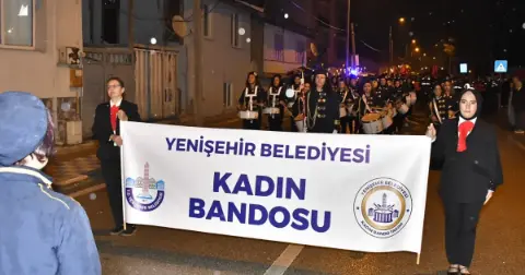 Bursa'nın kadın bandosu ve mehter takımı Bilecik'te sahne aldı! Meydanda Cumhuriyet coşkusu