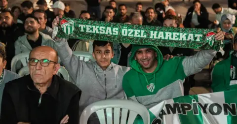 Bursaspor sevgisi Osmangazi Meydanı’nda tek yürek oldu