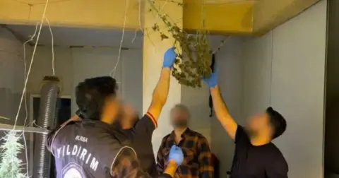 Bursa'da kasap dükkânının bodrumunda şaşırtan manzara! Polis baskın yaptı