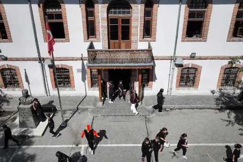 Bursa'da 558 yıldır eğitim veren tarihi okul! Fatih Sultan Mehmet döneminde kuruldu