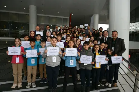 Bursa'da 72 öğrenci geleceğin dünyası için bir araya geldi! 6 kritik konu masaya yatırıldı