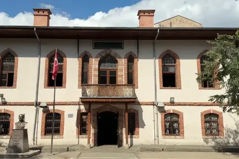 ASIRLIK MEKTEPLER - Bursa’nın eğitim çınarı: Kümbetli Mektep