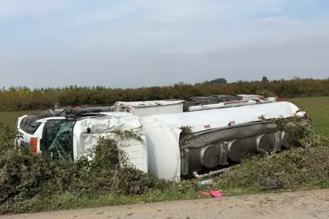 Akaryakıt Yüklü Tanker Devrildi