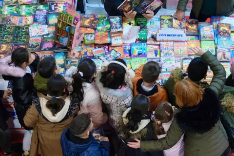 Bursa'da 1 milyon kitabın buluşacağı dev fuar başlıyor! 145 yazar İnegöl'e geliyor
