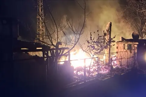 Nilüfer'de Bungalov Yangını: Ormana Sıçramadan Söndürüldü