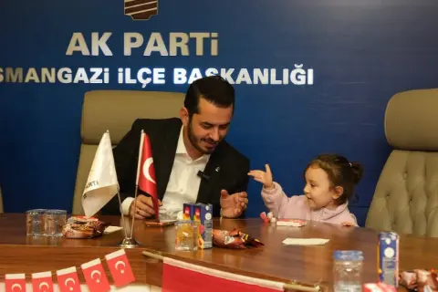 Bursa'da 29 Ekim'e özel anlamlı etkinlik! Çocukların hazırladığı bayraklar şehit ailelerine hediye edilecek