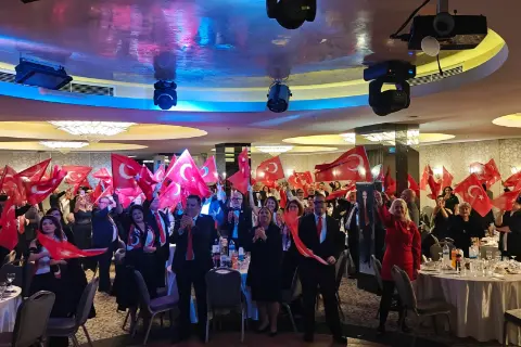 Bursa Gemlik’te Cumhuriyet coşkusu büyük bir balo ile kutlandı