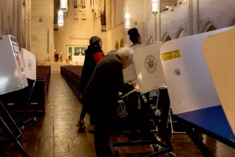 ABD ara seçimlerine 4 gün kala Trump'tan iki miting iptali