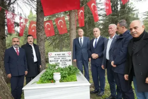 Çanakkale'de Fransız denizaltısını durduran Bursalı kahraman unutulmadı! 111 yıl sonra kabri başında anıldı