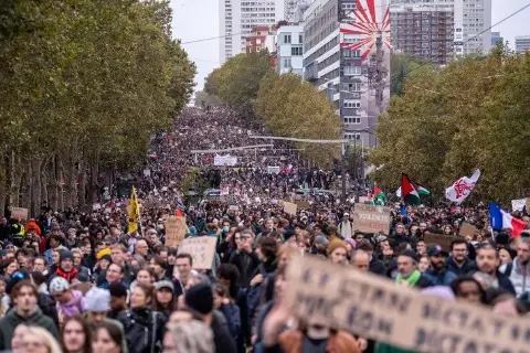 Fransa’da Danıştay Paris’teki Sarı Yelekliler eylemi için hükümetin belirlediği güzergahı onayladı