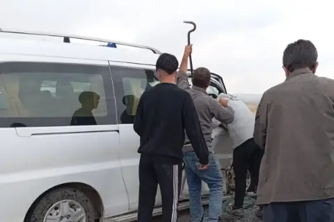İki minibüs çarpıştı: 3 hafif yaralı
