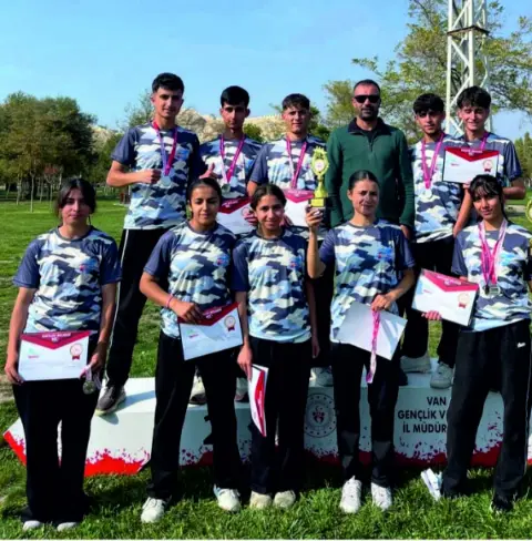 Erciş Spor Lisesinden Kros Yarışmalarında Çifte Başarı