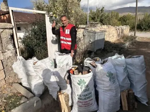 Türk Kızılay Muradiye Şubesi'nden Yaşlı Vatandaşlara Kış Isınma Desteği