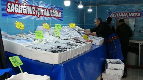 Van’da tezgahlar çeşitlendi: Tüketicinin tercihi Van Gölü’nün incisi oldu