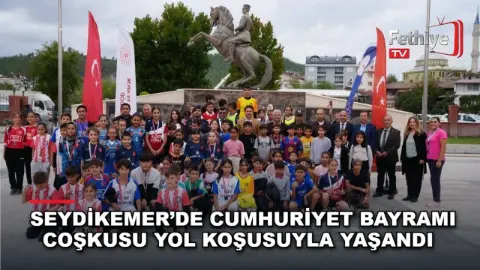 İzmir'de cumhuriyet bayramı coşkusu tatami ve minderde yaşandı