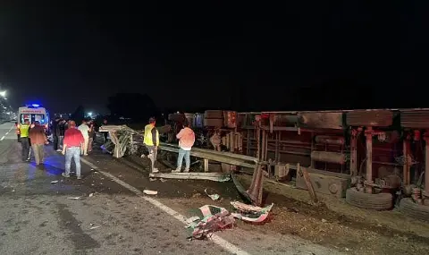 Iğdır’da çimento yüklü tır devrildi: 1 yaralı