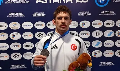 Milli güreşçi dünya ikincisi oldu