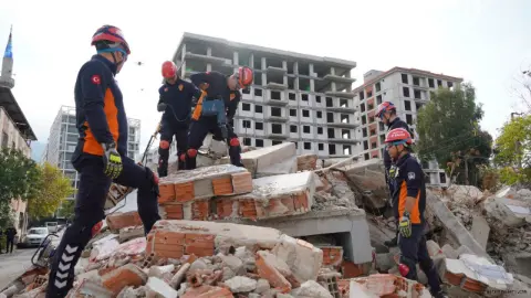 28 saniyelik deprem senaryosu 3 ili harekete geçirdi