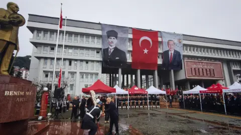 Giresun’da 29 Ekim Cumhuriyet Bayramı kutlamaları çelenk töreniyle başladı