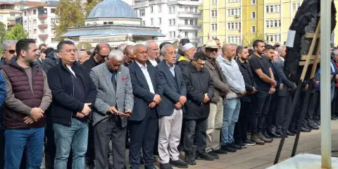Nur Camii avlusu doldu taştı: Kırıkkale'nin tanınan diş hekimi Tacettin Sİlsüpür ebediyete uğurlandı