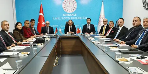 Kırıkkale'de okulların geleceği için düğmeye basıldı: Rahmi Güney müdürleri acil gündemle topladı!