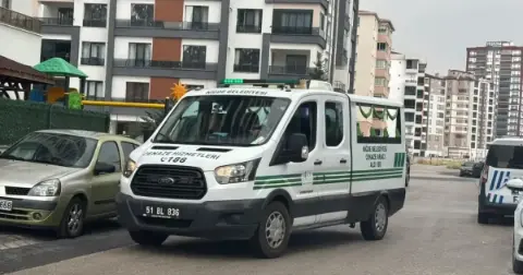Niğde’de 22 yaşındaki genç kız binanın çatı katında ölü bulundu