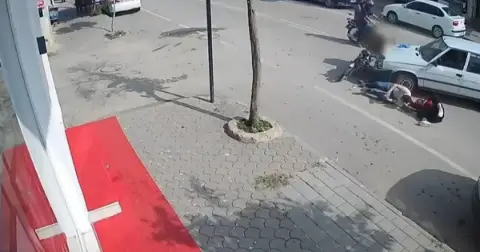 Kozan’da otomobil ile motosiklet çarpıştı: 2 yaralı
