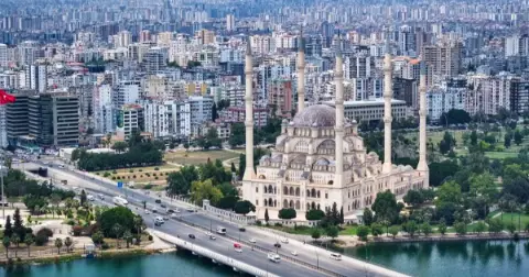 Adana’da 29 Ekim provası nedeniyle bazı yollar kapanacak! Emniyet duyurdu!