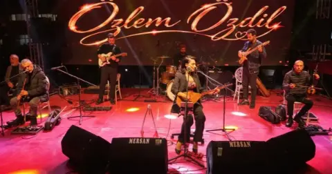 Kırıkkale’de Özlem Özdil konseriyle Cumhuriyet coşkusu yaşandı