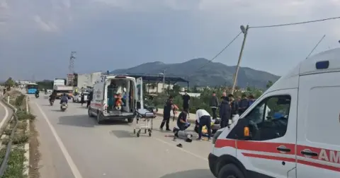 Hatay’da tırın dorsesine çarpan motosikletteki 16 yaşındaki sürücü öldü