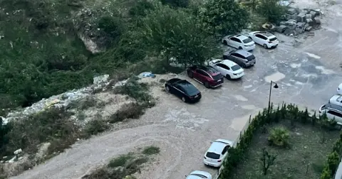 Sarıçam’da yağmur yolları çamura çevirdi
