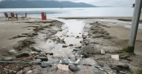 Muğla’da şiddetli yağış sahili vurdu: 250 metrelik alan kullanılamaz hale geldi
