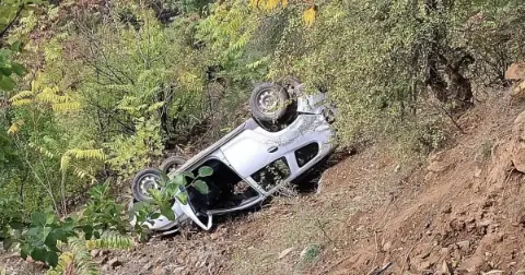 Adana'da uçuruma yuvarlanan cipteki 2 kişi yaralandı