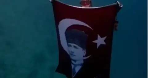 Muğla’da dalgıçlar Cumhuriyet Bayramı’nı su altında kutladı