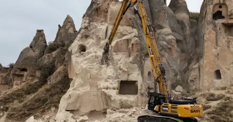Göreme’de 3 kişinin öldüğü kaya çökmesinin ardından temizlik başladı