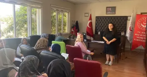 Adana’da engelli evde bakım hizmeti alan ailelere iletişim eğitimi
