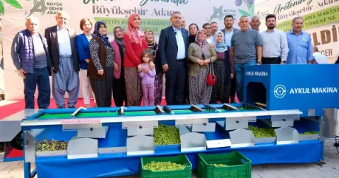 Karaisalı’da zeytin üreticilerine boylama makinesi dağıtıldı