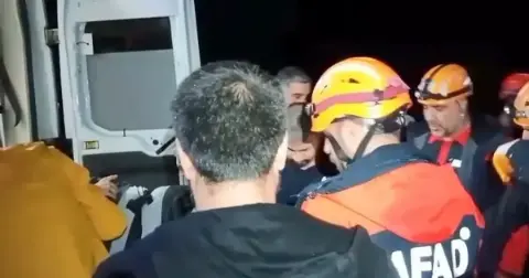 Elazığ’da sağanak kazaya neden oldu: Tır şarampole uçtu, 2 yaralı