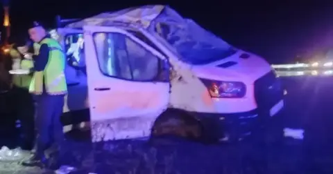 Manisa’da yağış nedeniyle takla atan otomobilde 4 kişi yaralandı