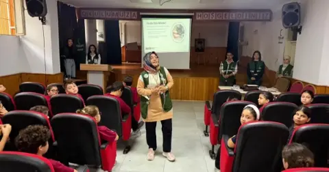 Meryem Abdurrahim Gizer Ortaokulu’nda “Benim Kulübüm Yeşilay” etkinliği ile öğrencilere farkındalık kazandırıldı
