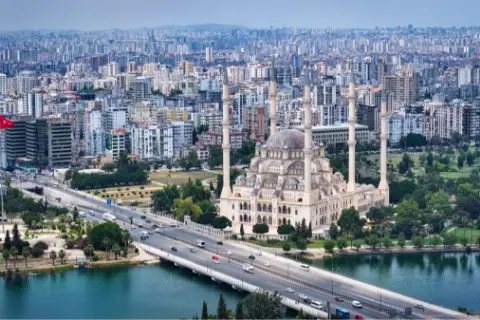 Adana'da İki Ana Arterde Kapsamlı Asfalt Yenileme Hamlesi