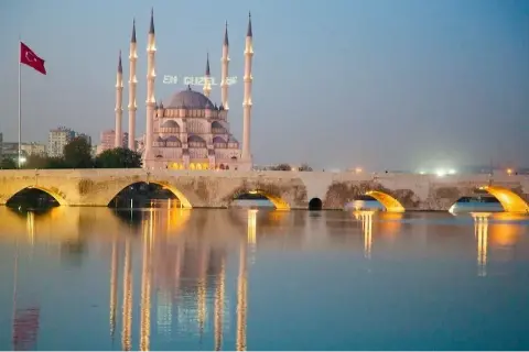 Gazipaşa’da 65-80 yaş arası vatandaşlara sanat ve eğlence dolu gün