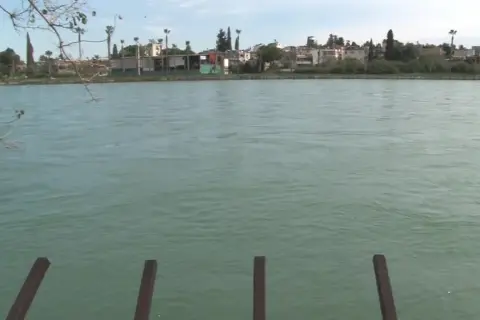 Diyarbakır’da Dicle Nehri kenarında mahsur kalan 2 kişi botla kurtarıldı
