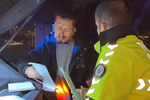 Diyarbakır’da Dicle Nehri kenarında mahsur kalan 2 kişi botla kurtarıldı