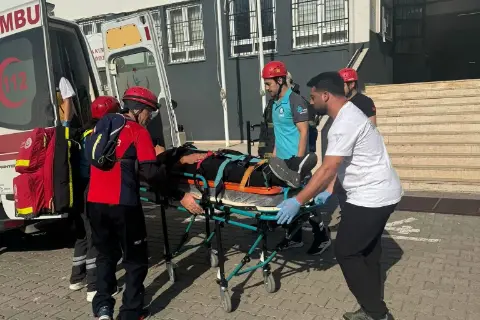 Adana’da lisede gerçeğini aratmayan yangın tatbikatı düzenlendi